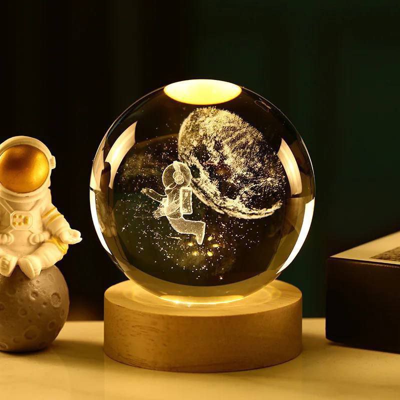 گوی کریستالی مدل ماه و فضانورد (۶ سانتی)